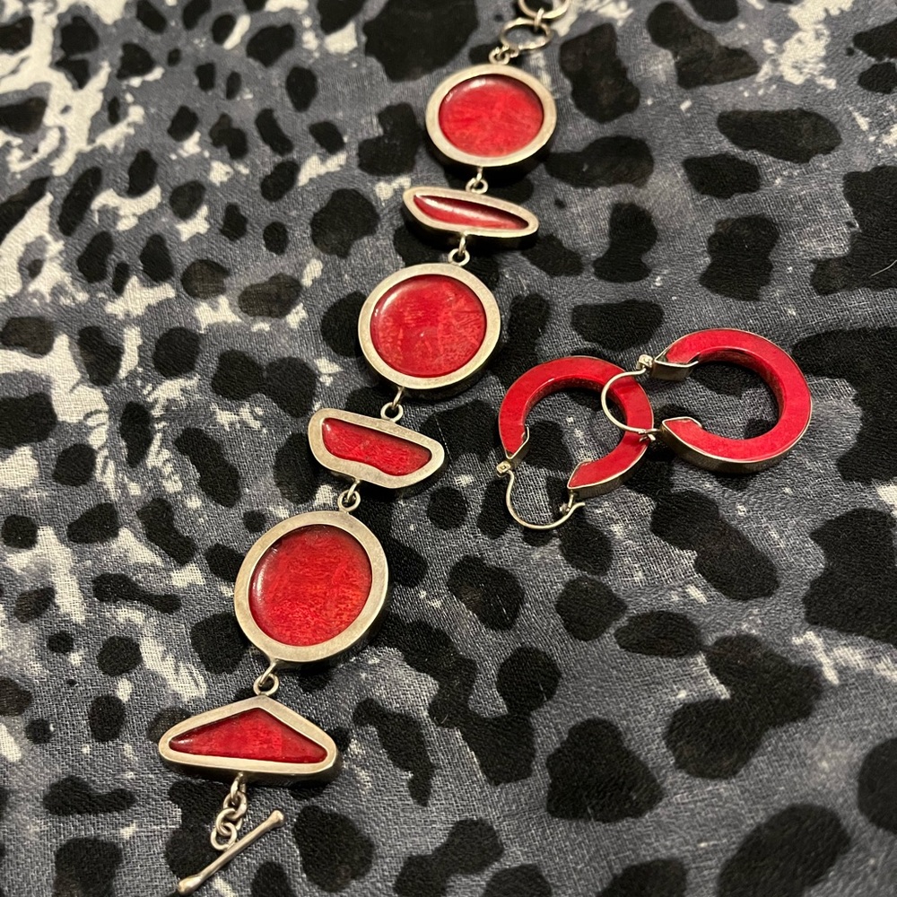 Gorgeous bracelet and earrings  -great find